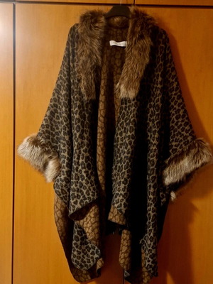 Rino & Pelle women's cape poncho with leopard print and faux fur details