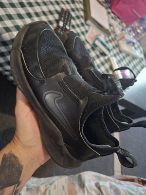 Nike Flex Runner athletic shoes used, size 31.5, black