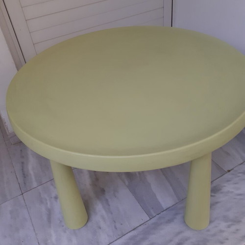 Plastic table Ikea like new, diameter 85 cm, height 49 cm