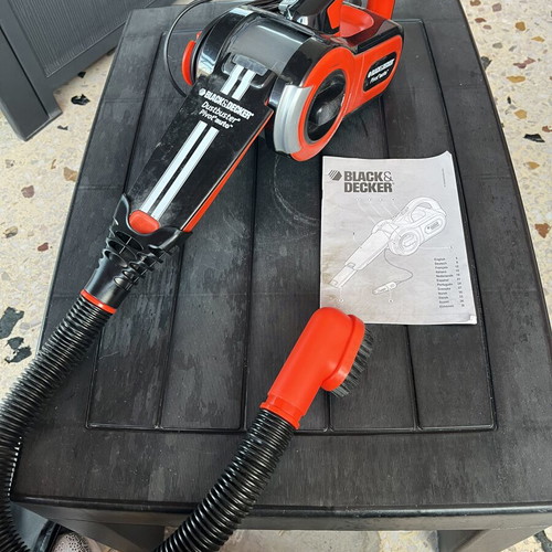 Black & Decker car vacuum cleaner with 12V lighter cable