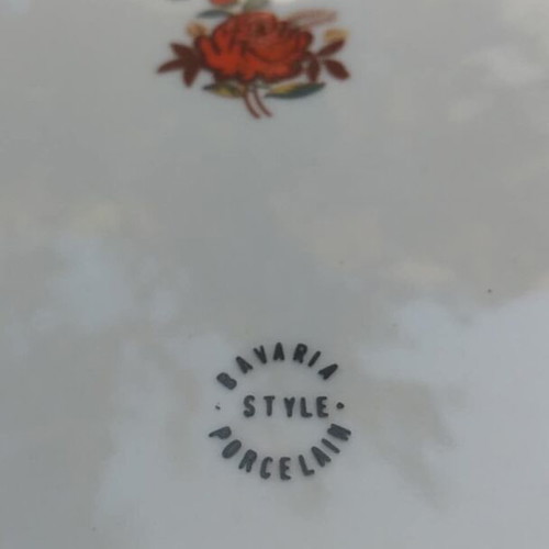 Vohenstrauss plate used, decorative with Oriole and floral design
