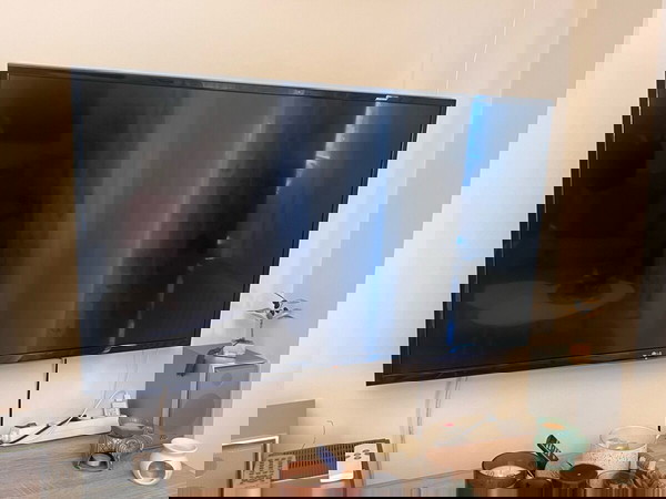 Τηλεόραση 43'' Smart Ultra HD (4K) LG 43UH603V με HDR Pro μαζί με επιτοίχια βάση