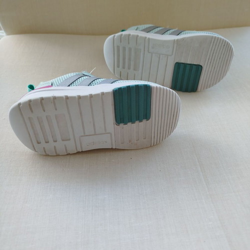 Girls' athletic shoes like new, size 21