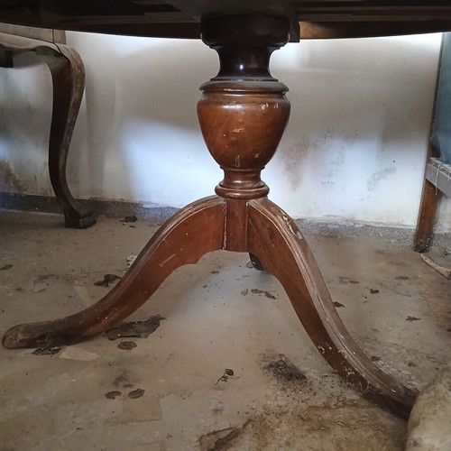Round extendable coffee table used
