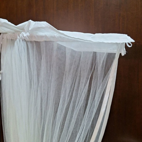Baby Oliver mosquito net like new with stand