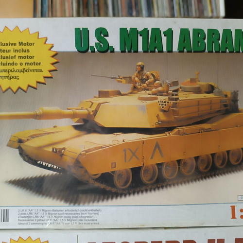 Model Kit U.S. M1A1 Abrams Tank Scale 1:48 New with Motor
