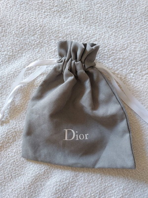 Подаръчна торбичка Dior нова 13 x 16