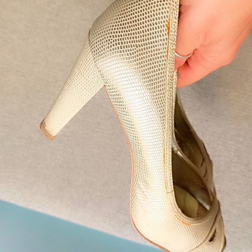 Peep-toe Anne Klein pumps used, satin beige snake effect