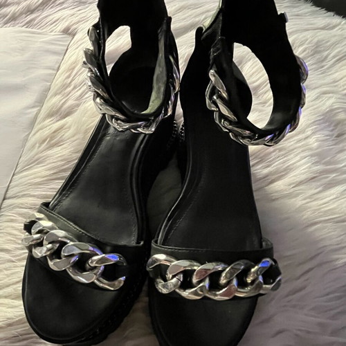 Kendall + Kylie Cass platform sandals used, black with chains