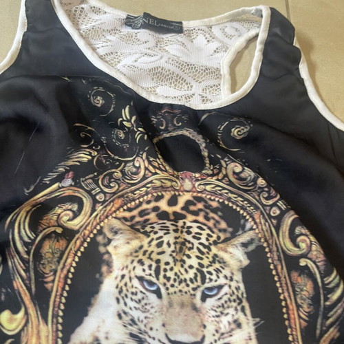 Anel sleeveless shirt with leopard print and lace back like new, size M
