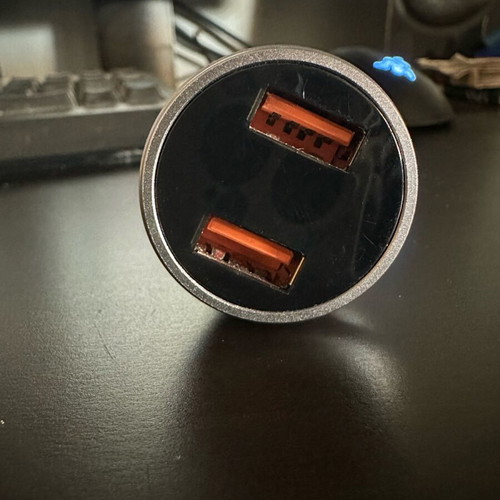 Digital Voltmeter and Dual USB Car Charger like new