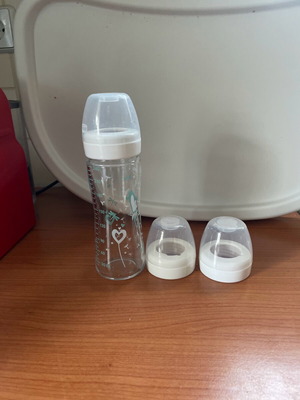Chicco glass baby bottle 240ml like new with 2 extra nipple holders