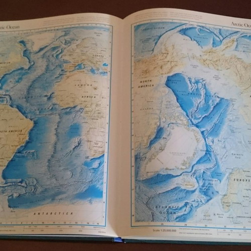 Reader's Digest Atlas of the World luxury edition in good condition