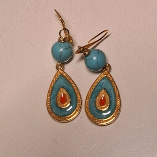 Womens earrings gold plated like new