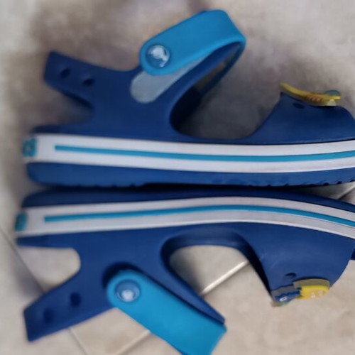 Crocs C13 sandals with dinosaur charms used, blue