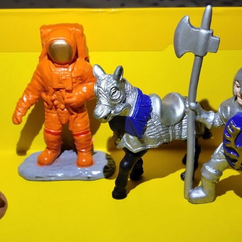 Safari Ltd figures set, 4 pieces, like new