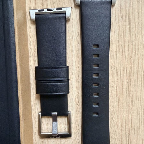 Nomad leather strap for Apple Watch 44/45/49 like new