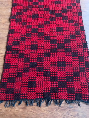 Machine-made wool rugs new with fringes and geometric patterns