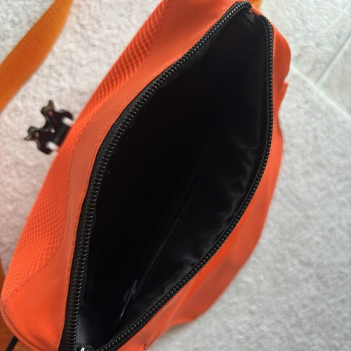 Trapstar Irongate T τσαντάκι crossbody σαν καινούργιο, μαύρο και πορτοκαλί