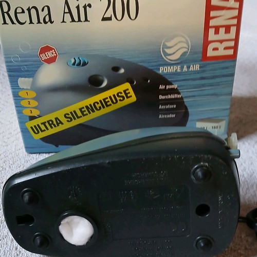 Rena Air 200 air pump used for aquarium up to 160 liters with tube and stone