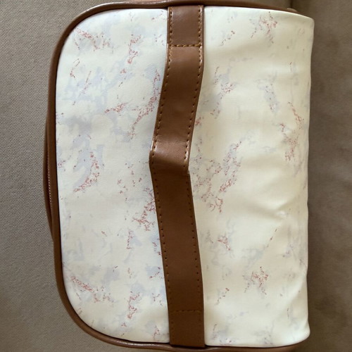 Toiletry bag with large capacity for creams and cosmetics