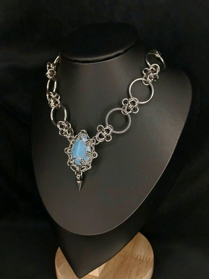 Handmade necklace made of steel and stone like new, silver color