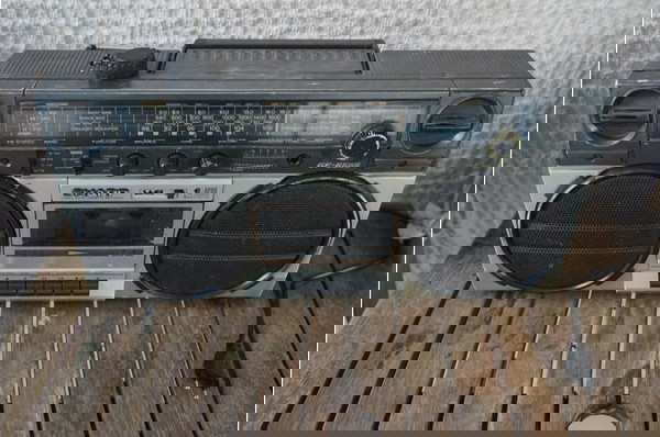 SHARP GF 6565-E 1980