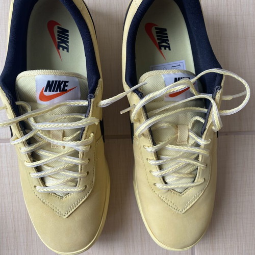 Nike sneakers new, size 42.5, yellow