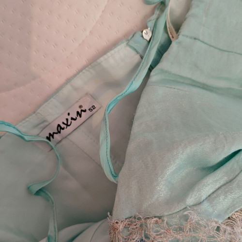 Maxin women's set like new, turquoise with embroidered bust and scarf