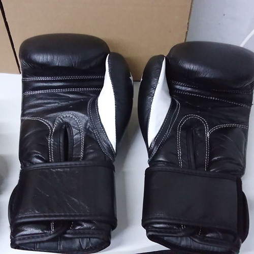 Force1 & Olympus Kickboxing Muay Thai full set, like new