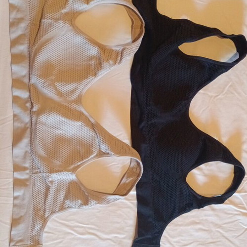 Bras set like new, 4 pieces, black and blue
