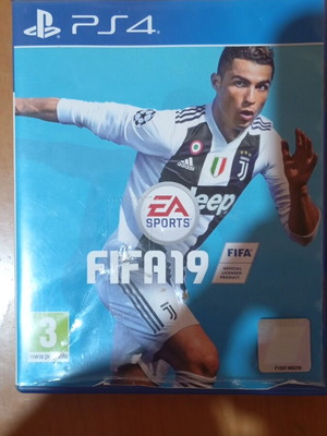 PlayStation 4 FIFA 19 game used with Greek teams