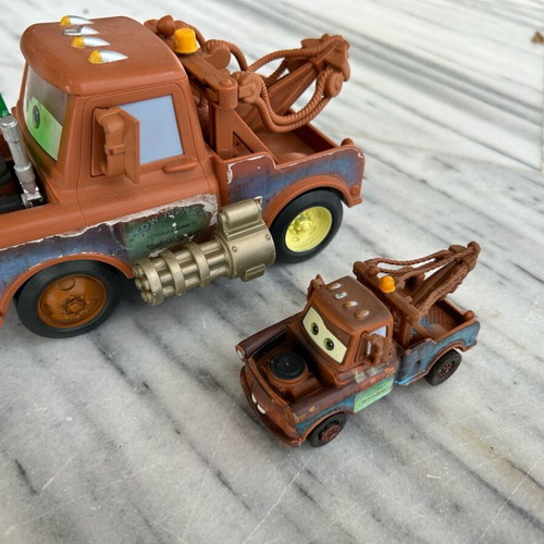 Cars Macqueen Big Daddy used, authentic Disney, with weapons and flag