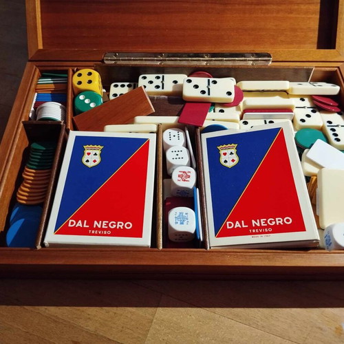 Dal Negro wooden case like new with chips and playing cards