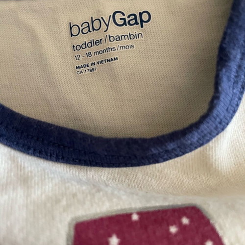 Baby Gap tee like new, for 12-18 months