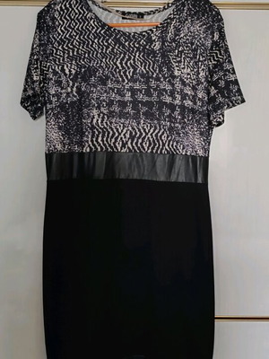 Garantie dress black and white size L like new