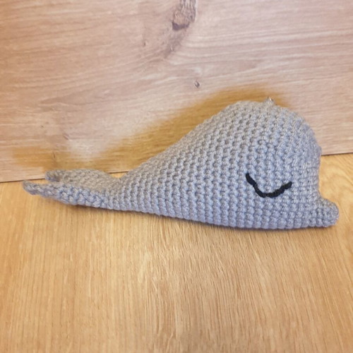 Sleepy Whale Knitted Charm Keychain new, gray