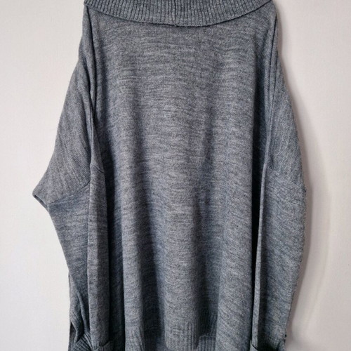 Woolnet gray sweater wide fit like new, Small/Medium