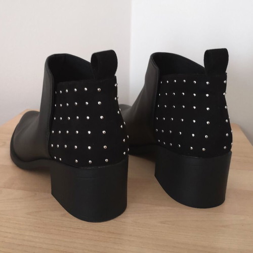 H&M ankle boots size 38 black with studs like new