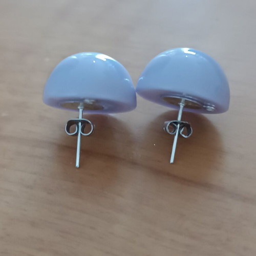 Plastic stud earrings set in lilac and dusty apple colors like new