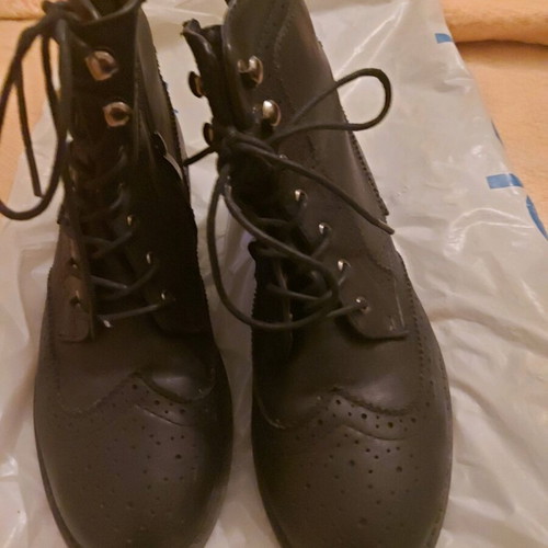 Women's black ankle boots size 39 like new, worn minimally