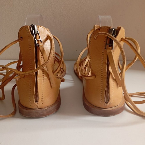 Zara leather women's sandals size 39, beige