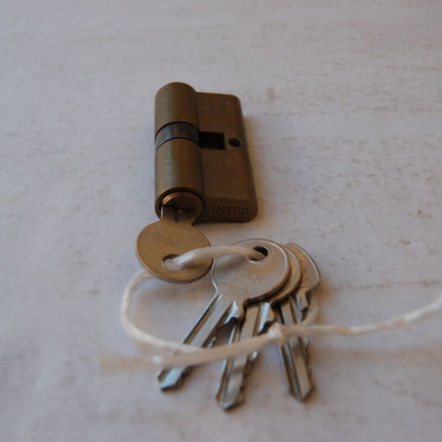 Inter lock cylinder used with four keys, 6 cm length