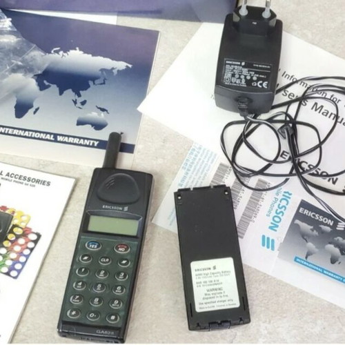 Ericsson GA 628 phone used, boxed with charger and instructions