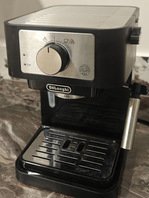 Καφετιέρα Delonghi Stilosa σαν καινούργια με ακροφύσιο γάλακτος 15 Bar 1100 Watt