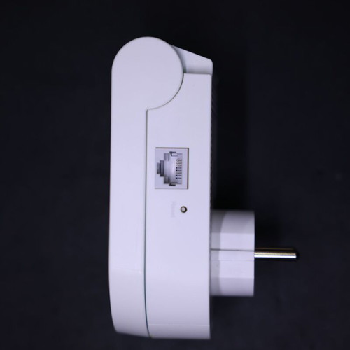 TP-Link RE365 AC1200 Wi-Fi Range Extender like new with Schuko pass-through