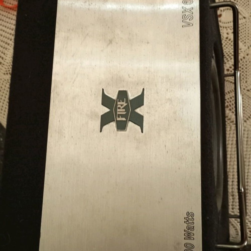 Hiphonics 12" Car Audio System 400 watt RMS like new, amplifier needs repair