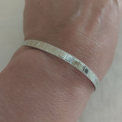 Bracelet from stainless steel, thin and light, like new, silver