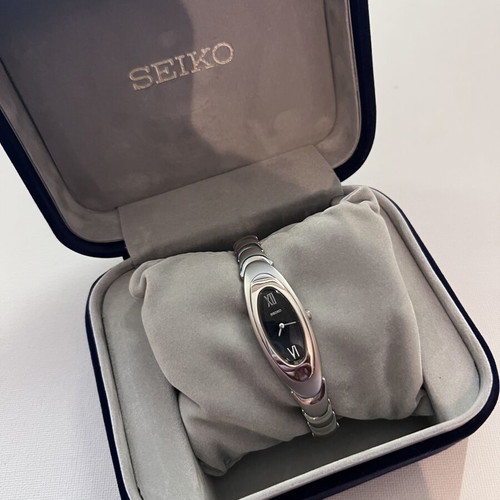 Seiko vintage women's wristwatch, 17mm, black dial