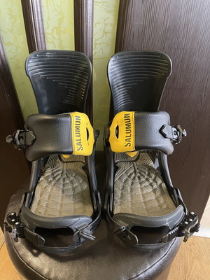 Salomon Trigger snowboard bindings size S used, flex medium